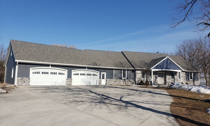 Sheboygan Falls House | 6 Bedroom house on 7 acres
