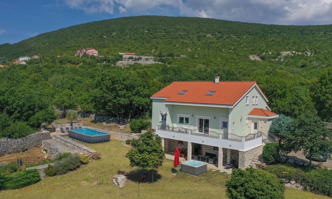 Svib House | 6 bedroom nice home in Svib