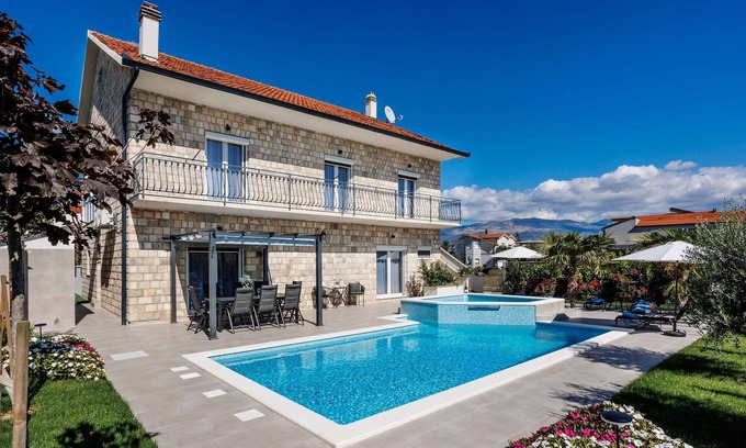 Sinj House | 6 bedroom stunning home in Sinj
