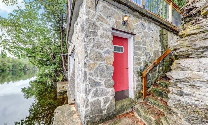 Fenelon Falls Cottage | 6 bedroom waterfront cottages in Fenelon falls ,