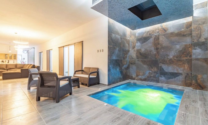 Las Lomas I Apartment | 6 bedroom with Jacuzzi 1 block from LLeras P10