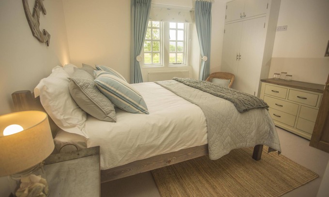 Calne House | 6 Bedroomed Mill House sleeps up to 12 with spa treatments available