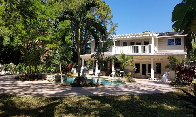 Bradenton House | 6 Bedrooms - Waterfront,pool, dock, great for families. Big yard, lots of room.