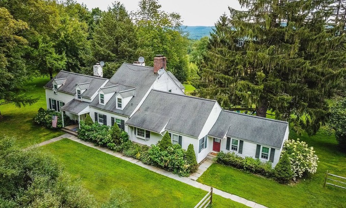 Cooperstown - Otsego Lake House | 6 Br Cooperstown Family Home: 9 Acres, Patio, & Grill. 4200 Sq ft w/lake view