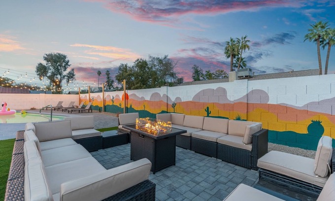 Glendale House | 6 Br Paradise! Heated Pool~Arcade Room~Pool Table