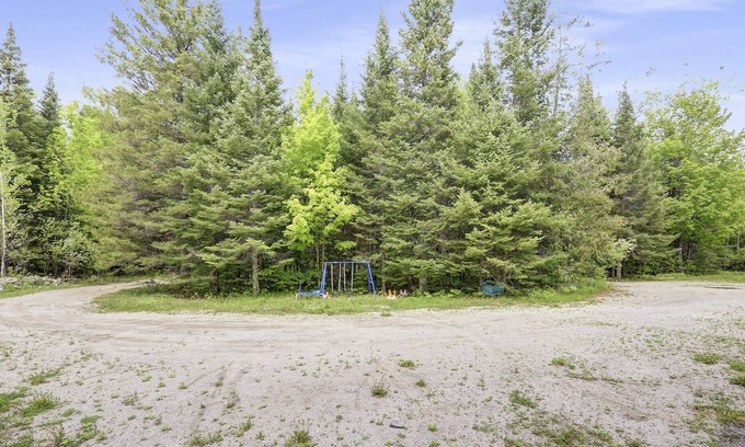 Bexley Cottage | 6 br waterfront in woods,hotub