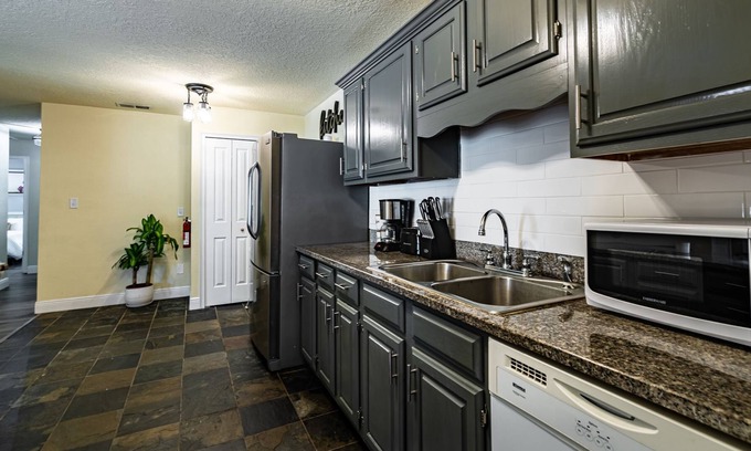 Ocoee House | ★6 guest ★ 4 beds ★2 baths ★ jacuzzi