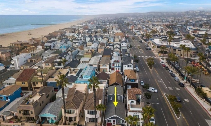 West Newport Apartment | 6 Houses from the Beach; It’s all about the location; "Beaching It"