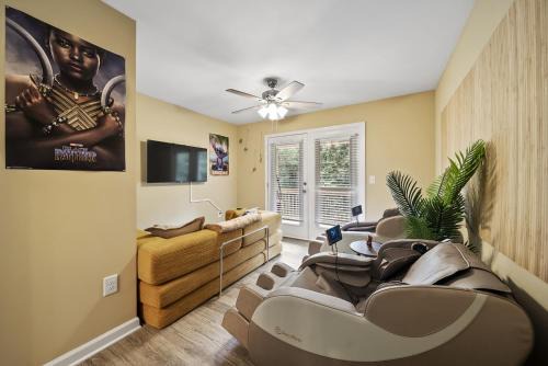 Athens House | 6 King Beds - Near DT & UGA - Massage Chairs - Projector