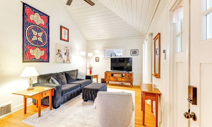 South Kansas City House | 6 Mi to Dtwn: Home w/Deck & Yard in Kansas City