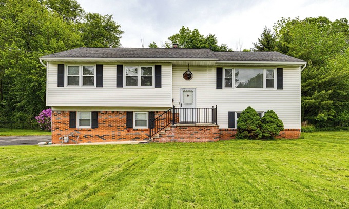 Parsippany House | 6 Mi to Frelinghuysen Arboretum: Parsippany Home