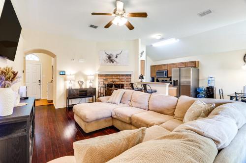 Granbury House | 6 Mi to Historic Granbury Square Home with Patio