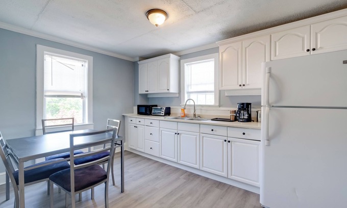 Hamilton Apartment | 6 Mi to Historic Leesburg: Apt w/On-Site Dining