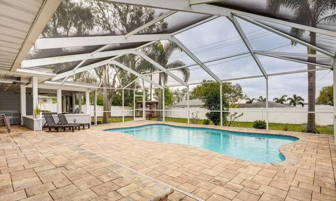 Winter Haven House | 6 Mi to Legoland: Retreat w/Pool & Fenced Yard
