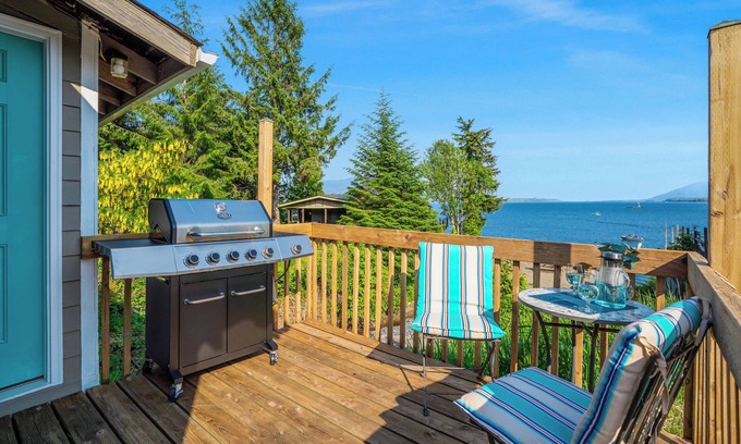 Ketchikan Cottage | 6 Mi to Main St: Oceanfront Cottage in Ketchikan
