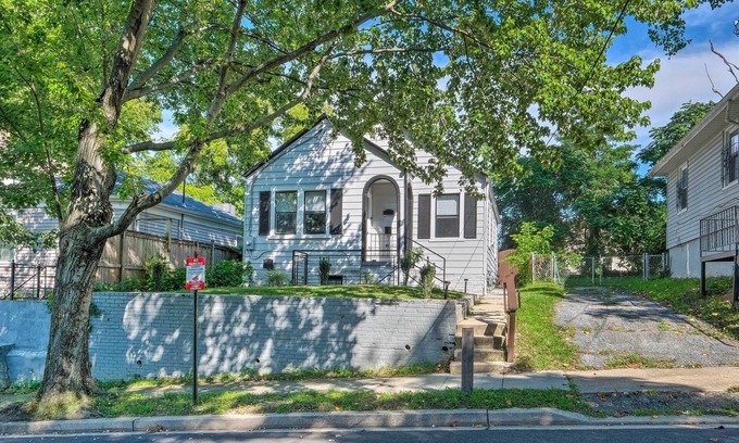 Northeast Apartment | 6 Mi to National Mall: Modern DC Apartment!