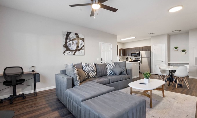 Deer Valley Apartment | 6 Miles From Banner Thunderbird w/Pool and Gym