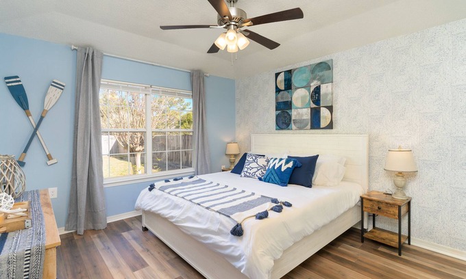 Gulf Breeze House | 6 miles from Navarre Bridge, Quiet Community w/Pier Access