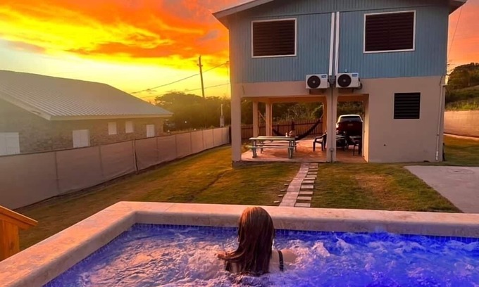La Mela House | 6 min walk to beach/private pool/AC