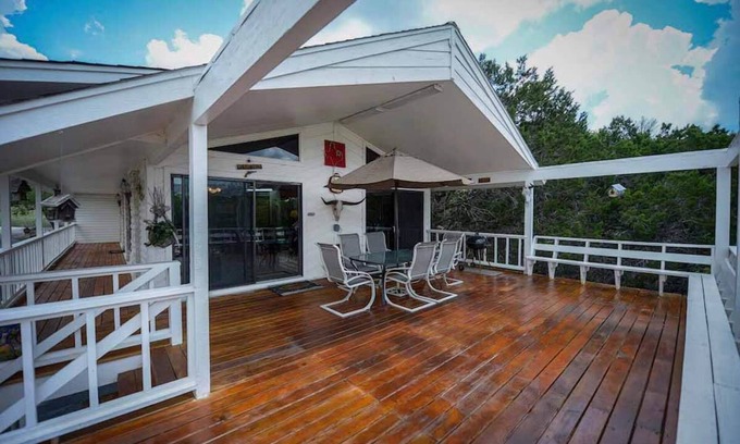 Wimberley House | 6 Oaks on the Blanco – A River Retreat Like No Other