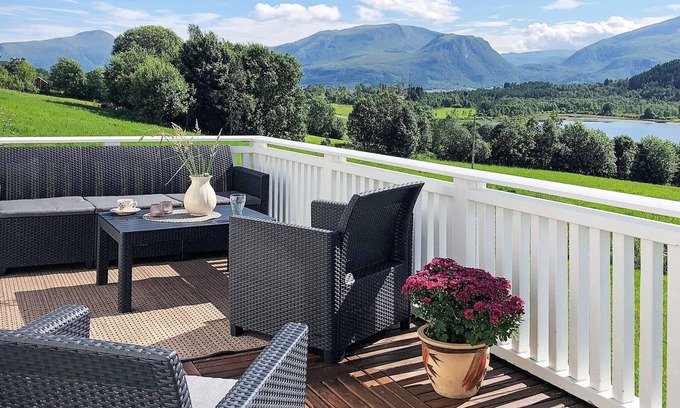 Averoy House | 6 person holiday home in AVERØY