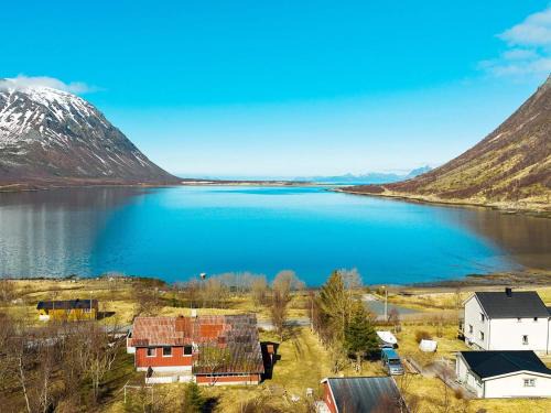 Austvagoy House | 6 person holiday home in LAUPSTAD-By Traum