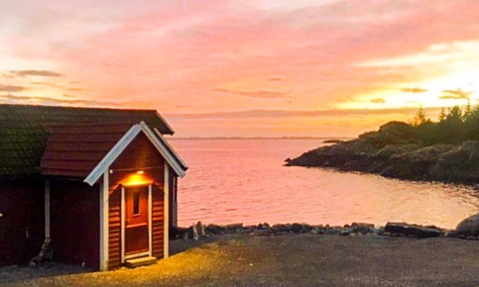 Gulen House | 6 person holiday home in Ånneland