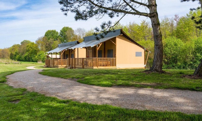 Zeewolde House | 6-person safari tent with private bathroom, kitchen and hotel-quality beds