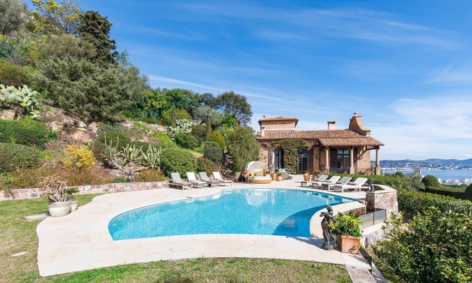 La Napoule House | 6-room villa with panoramic sea view and infinity pool