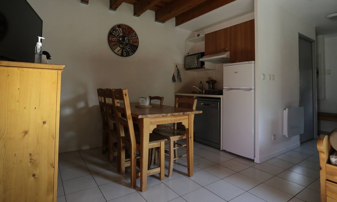 Cadeac Apartment | 6 SLEEPING APARTMENT WITH SWIMMING POOL ACCORDING TO PERIOD