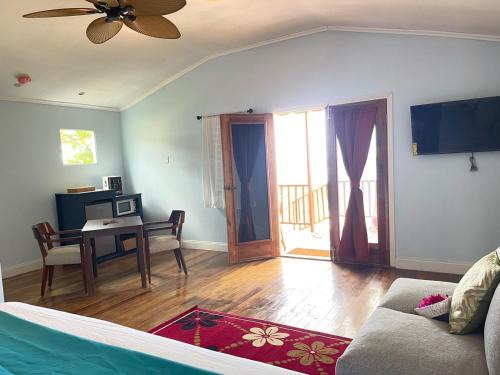 Portmore Resort | 6-Villa Beachfront Resort Up to 12 Guests or Individual Cabins