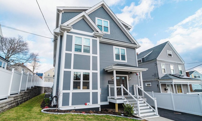 West Codman Hill - West Lower Mills Apartment | 60-1 4BR Boston - Cozy New Apt near Franklin Park