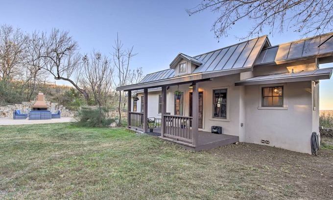 Castroville Cottage | 60 m² Cabin ∙ 1 bedroom ∙ 5 guests