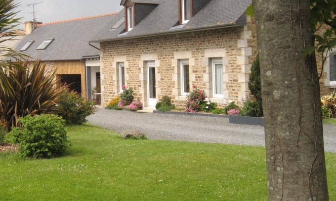 Coetmieux House | 60 m² Gîte ∙ 2 bedrooms ∙ 4 guests