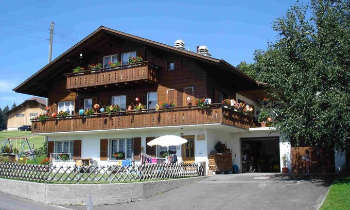 Sigriswil House | 60 m² House ∙ 1 bedroom ∙ 4 guests