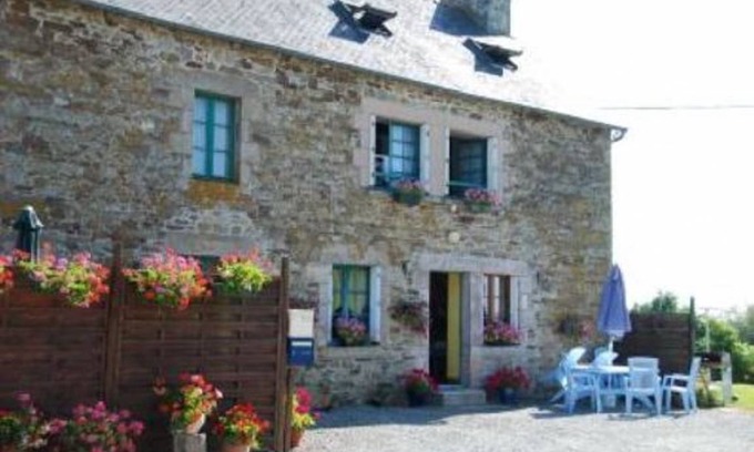Saint-Igneuc House | 60 m² House ∙ 3 bedrooms ∙ 6 guests