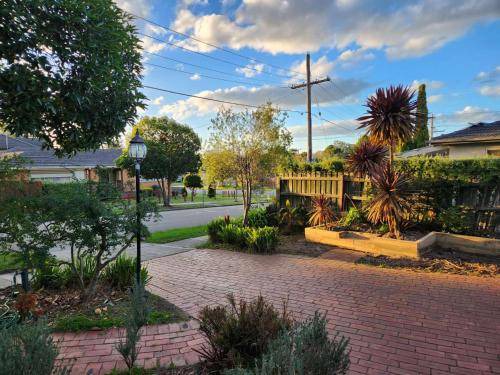 Frankston House | 600 m² House ∙ 3 bedrooms ∙ 6 guests