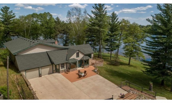 Crosslake Cottage | 6000 Sq Feet w/Year Around Indoor Pool-King Beds