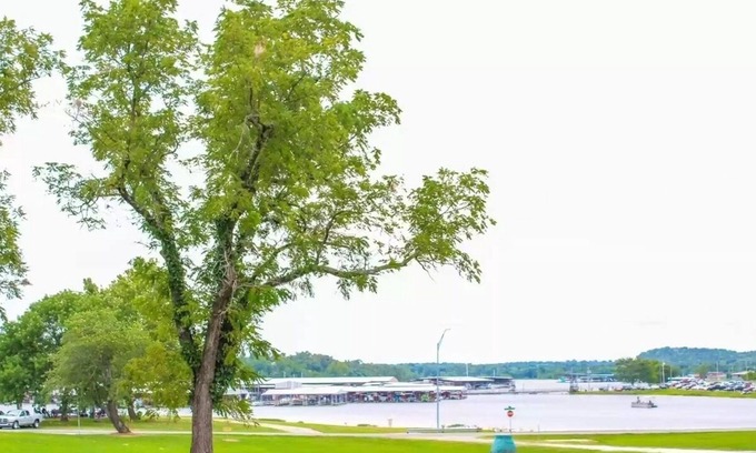 Eufaula House | 601 At The Cove located near marina, boat ramp, beach, water park & dining
