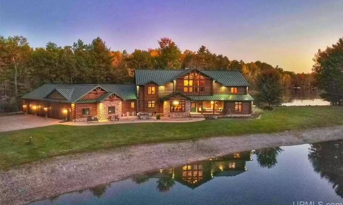 Ingalls House | 608 m² House ∙ 8 bedrooms ∙ 18 guests