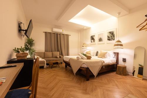 Hin Lek Fai Resort | 60s Town