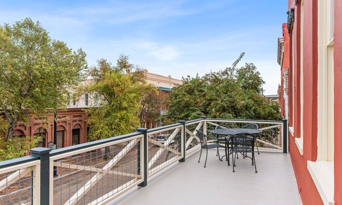 Natchez House | 610 Franklin | 3/3 | Heart of Downtown