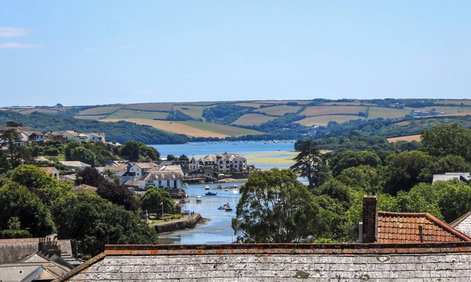 Kingsbridge Cottage | 61B FORE STREET, pet friendly in Kingsbridge