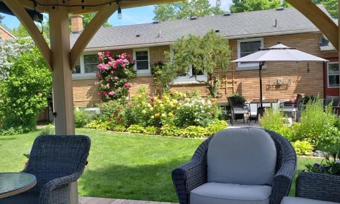 Historic Old Town Bed & Breakfast | 627 On King Bed and Breakfast