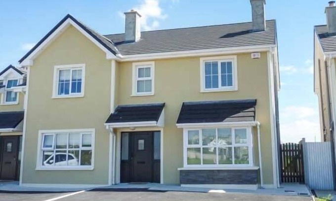 Kilkee Cottage | 63 MOININ, family friendly, with a garden in Kilkee, County Clare