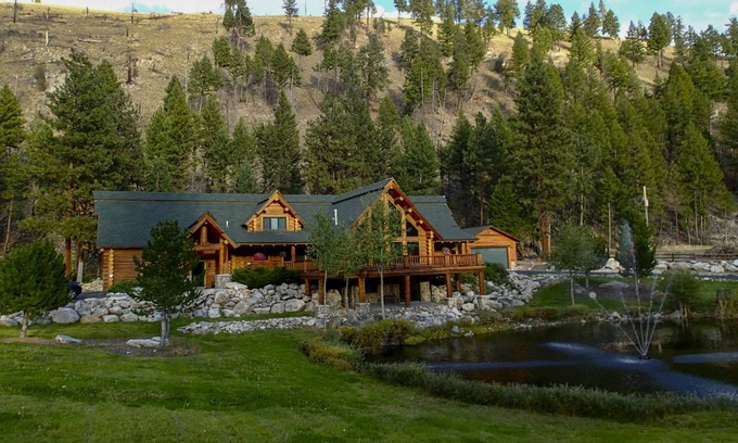 Conner House | 631 m² House ∙ 6 bedrooms ∙ 18 guests