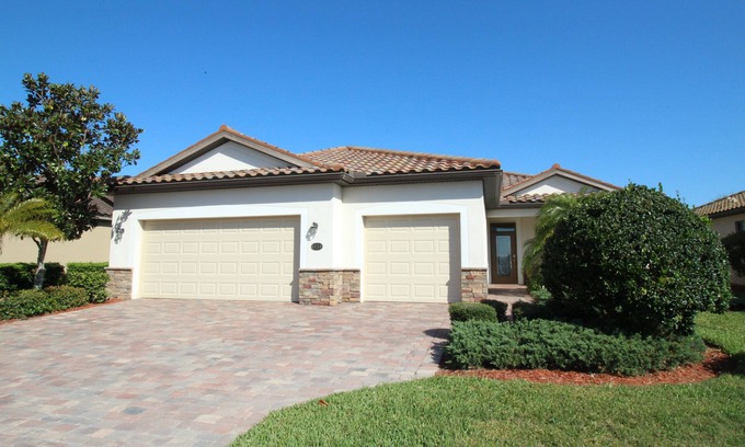 Bradenton House | 6454 Charming home on golf course