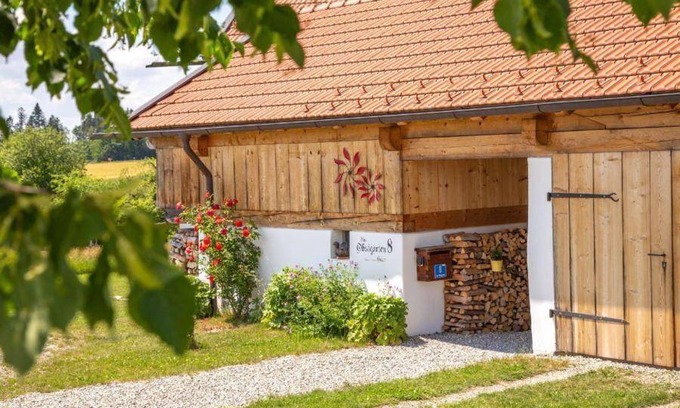 Ebersberg District Apartment | 65 m² Apartment ∙ 2 bedrooms ∙ 5 guests
