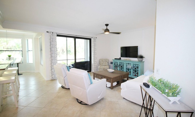 Bradenton Condo | 6715-104 Modern nice Veranda with golf close to the pool