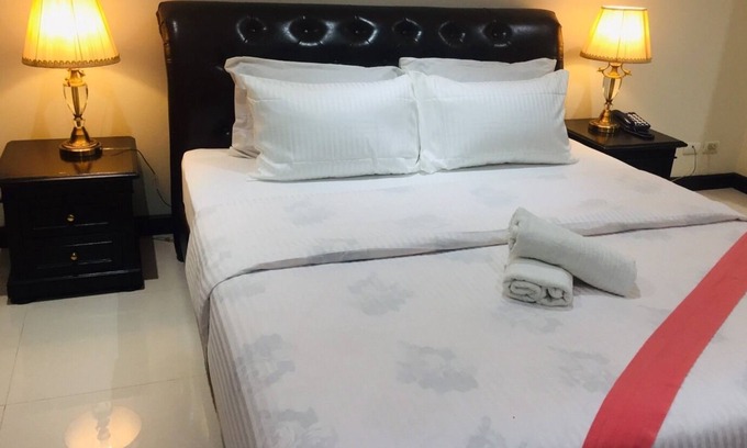 Ploenchit Apartment | 69 square meter one bedroom apartment brand new
